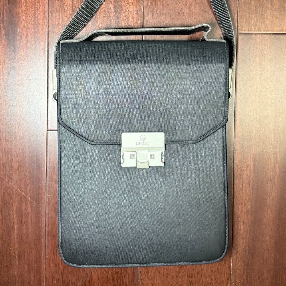 Delsey shoulder bag in great condition rated 8.5 out of 10